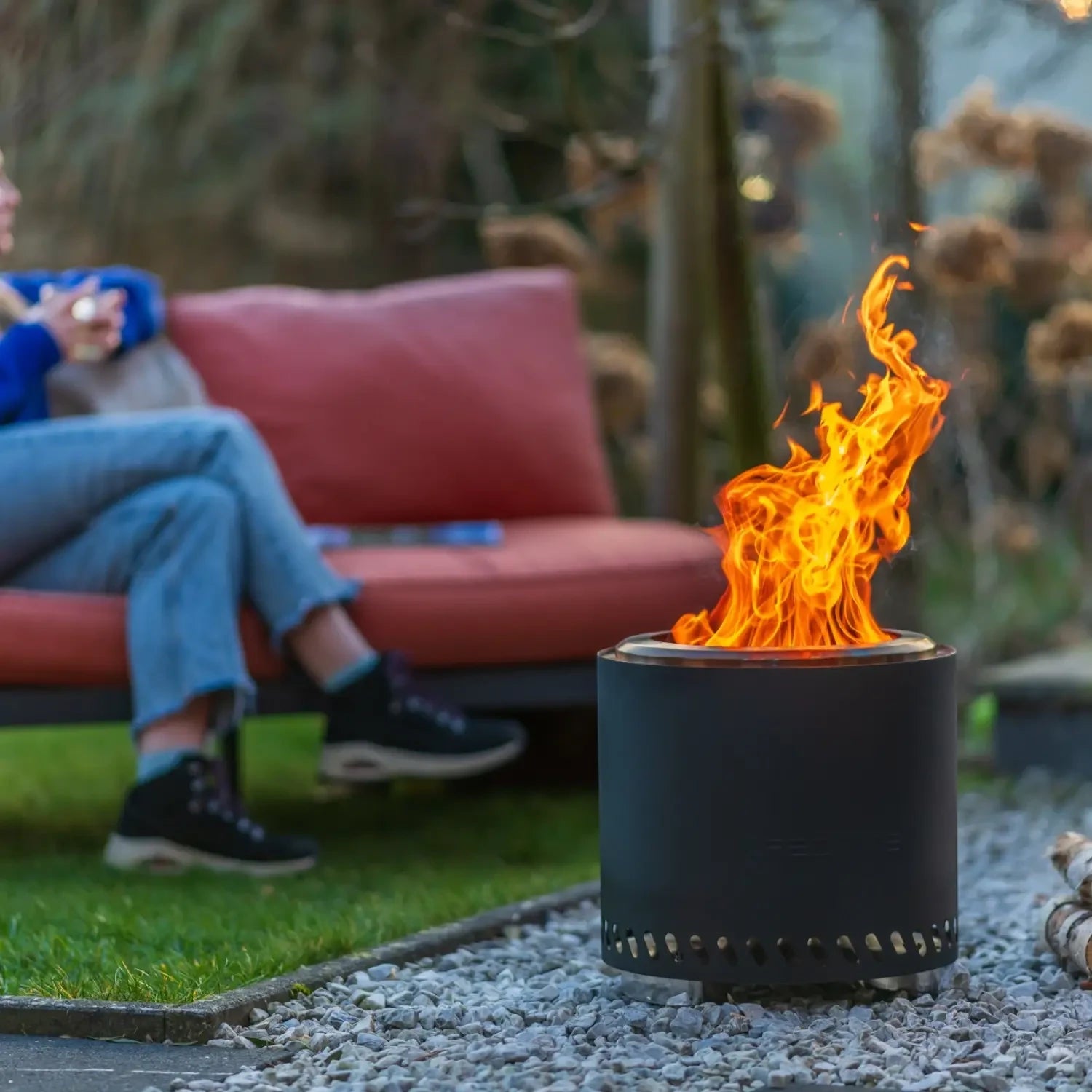 Volcano Pellet Fire Pit Large – Matte Black