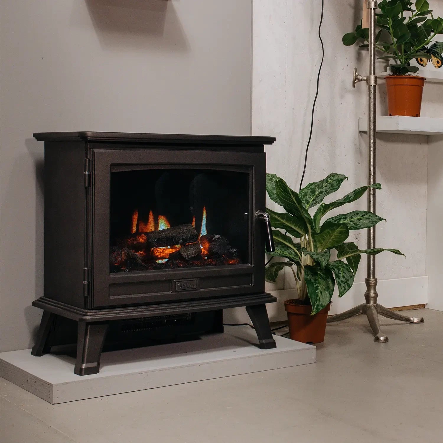 svart elektrisk kamin