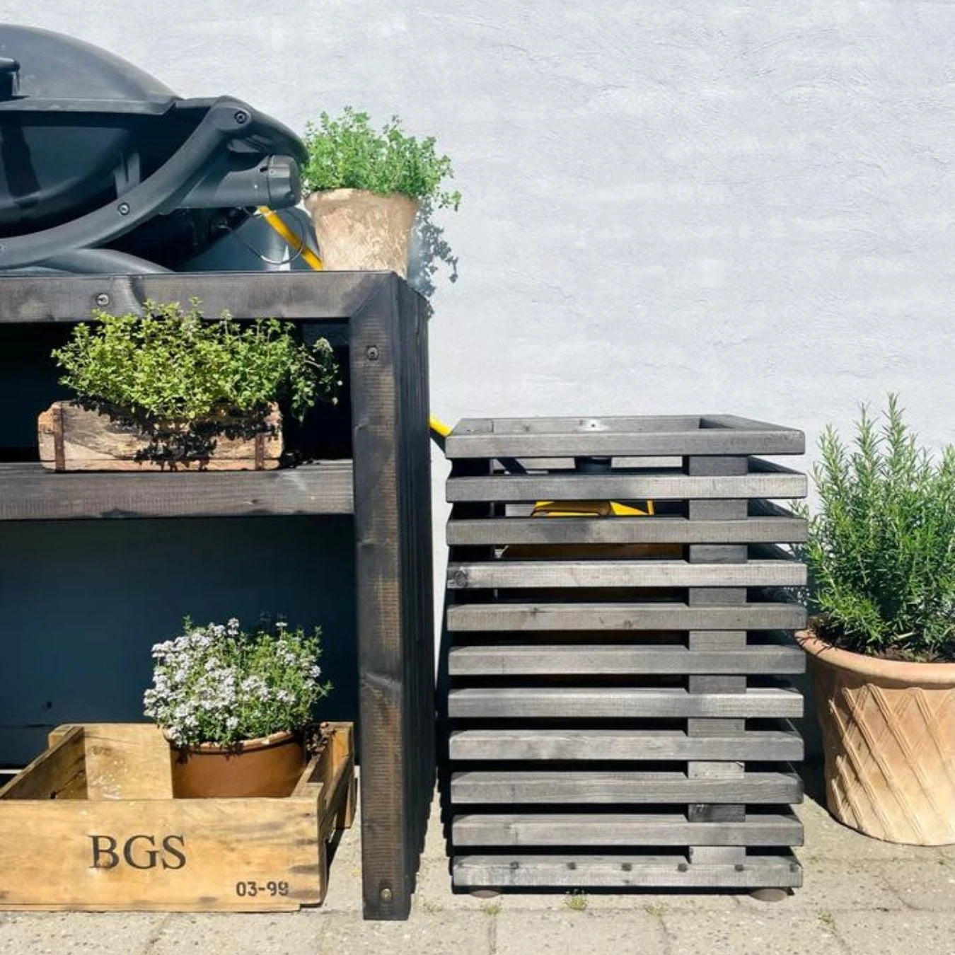 Kabeltromlen 11 kg Gas Bottle Cover - Black-Stained Spruce