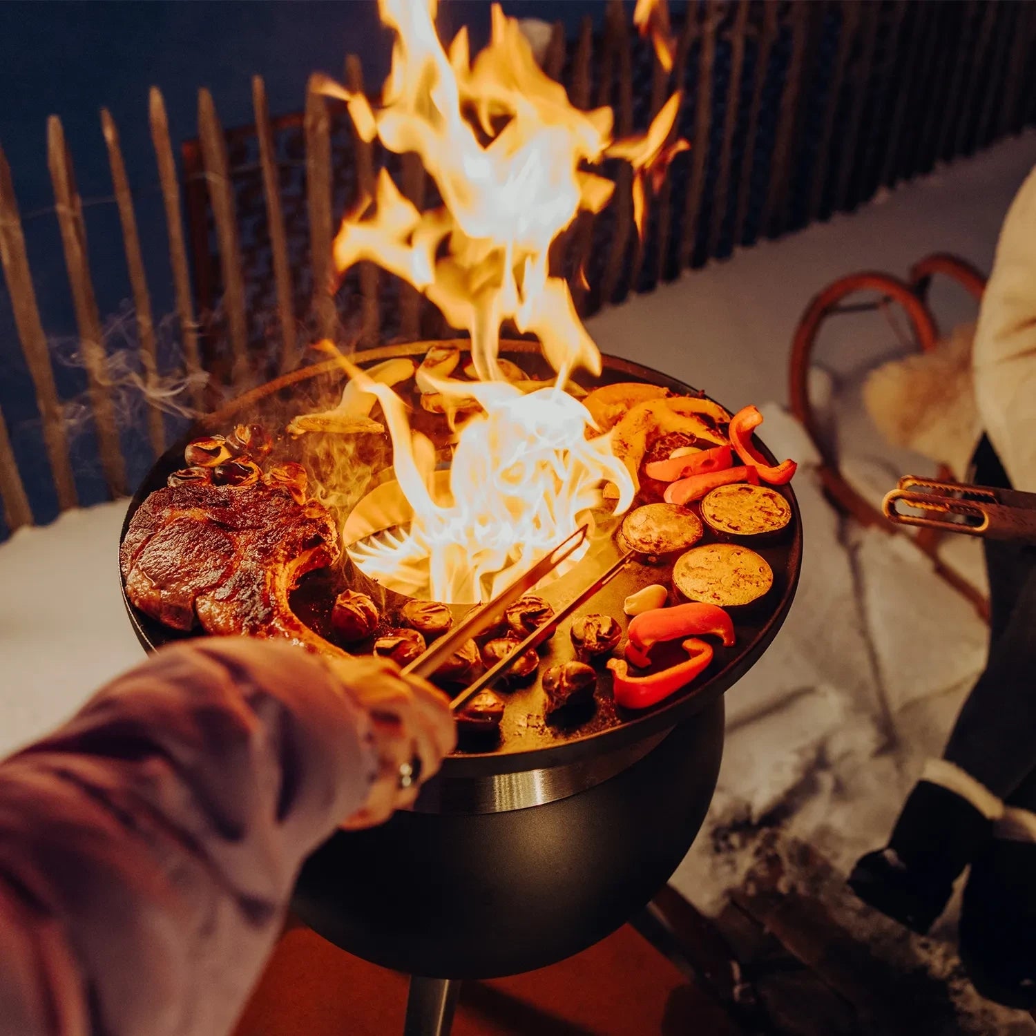 Grill plate for Höfats Moon 45 outdoor smokeless fire pit.