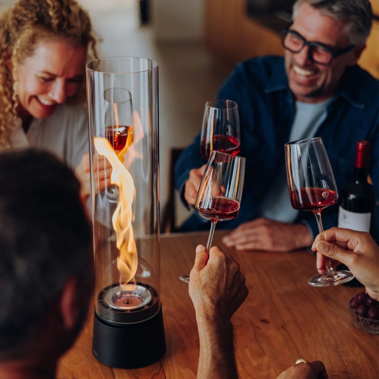 Höfats SPIN Air 1200 - Matt black table bioethanol fireplace with tall cylindrical glass.