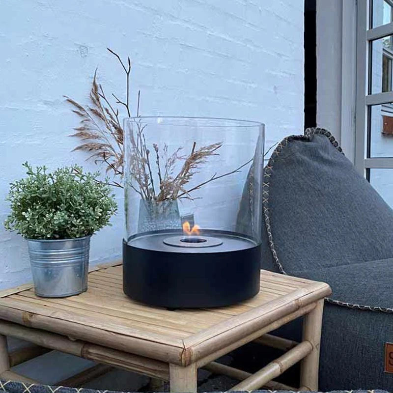 Southwark - svart rund etanolkamin med glas till bord