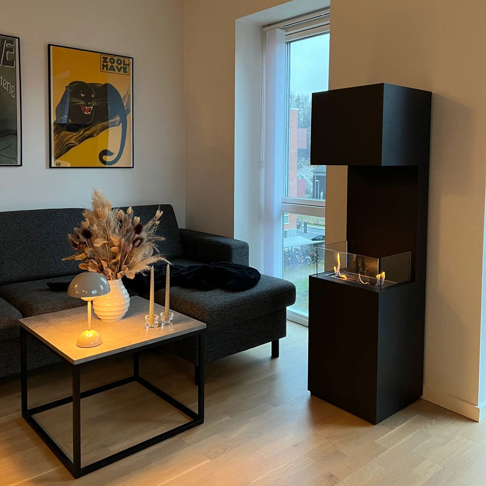 Öppen, fristående etanolkamin i svart
