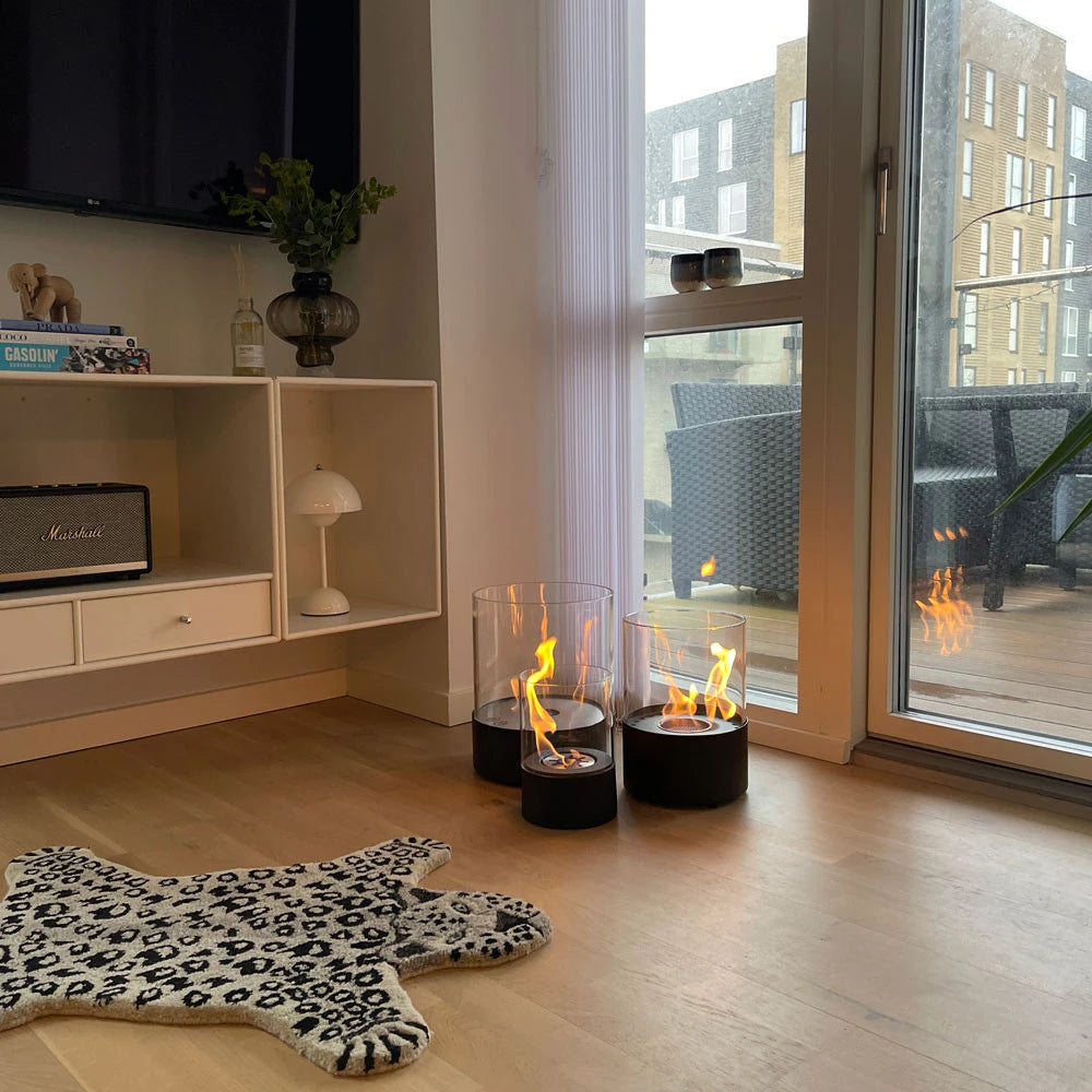 Southwark - svart rund etanolkamin med glas till bord