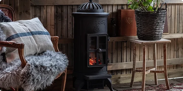 Fristående Elektrisk kamin med traditionell design